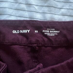 Old Navy High-Rise Pixie Skinny Pants in Dark Purple